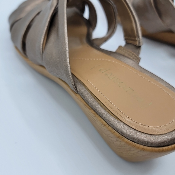 Eurostep Sheridan Metallic Low Wedge Leather Sandals Size 7 - Picture 4 of 14